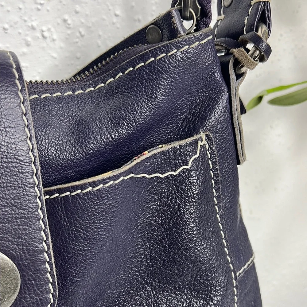 Elegant Navy Leather Shoulder Bag - Picture 2 of 8